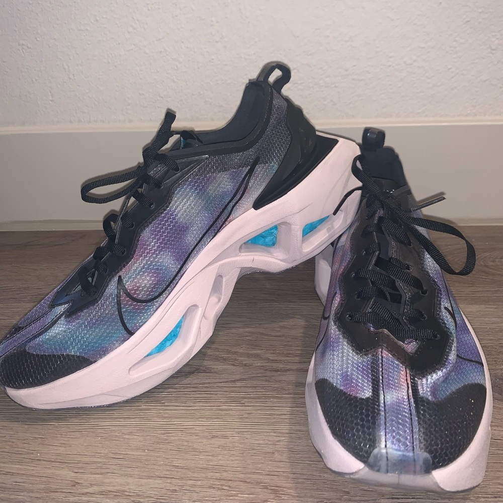 Like BRAND NEW nike sneaks